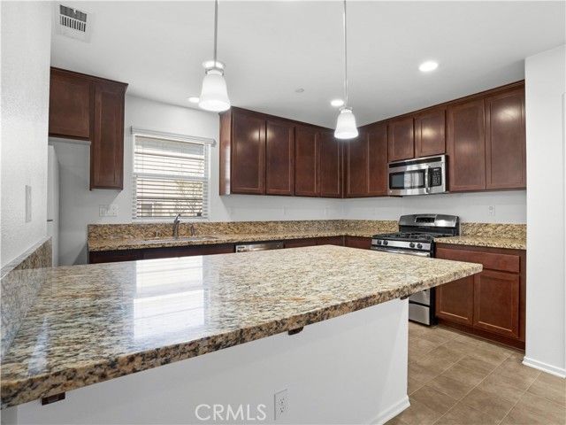 1377 Sunset B, Beaumont, CA 92223