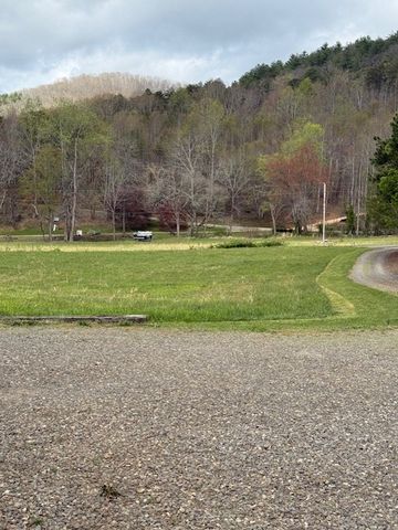 1281 NE Lawrence Smith Road, Hayesville, NC 28904