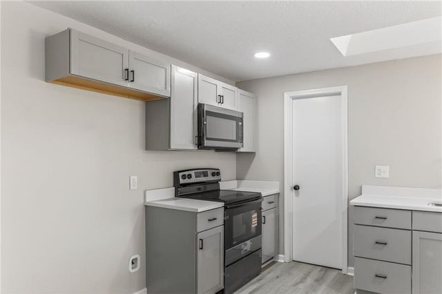 28200 NE 160th Street, Excelsior Springs, MO 64024