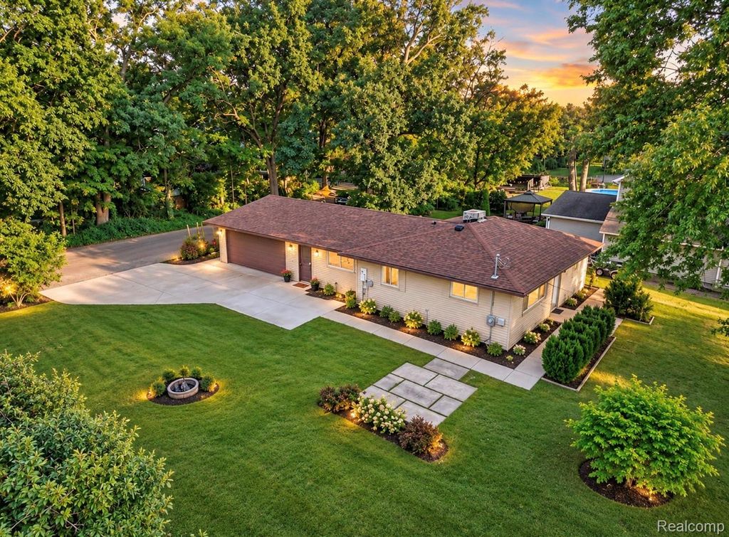 6220 Wertz, Springfield Charter Township, MI 48350
