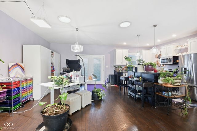 4736 W Harvest Way, New Palestine, IN 46163