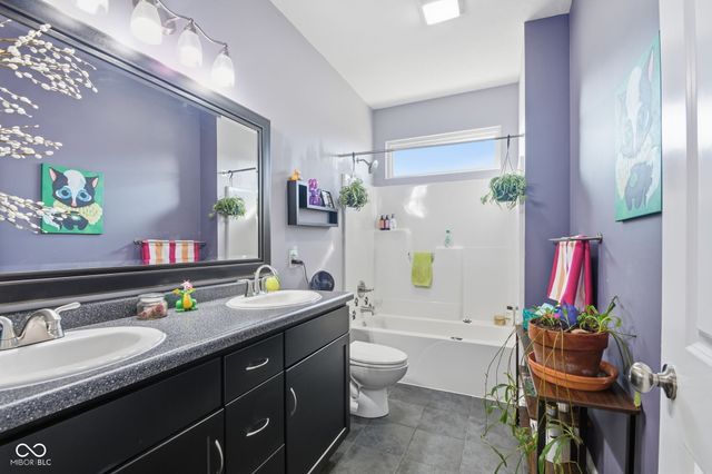 4736 W Harvest Way, New Palestine, IN 46163