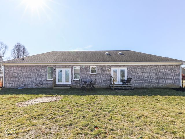 4736 W Harvest Way, New Palestine, IN 46163