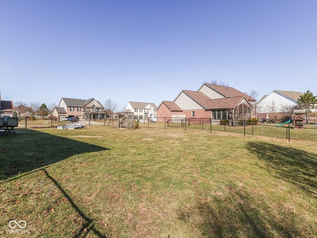 4736 W Harvest Way, New Palestine, IN 46163