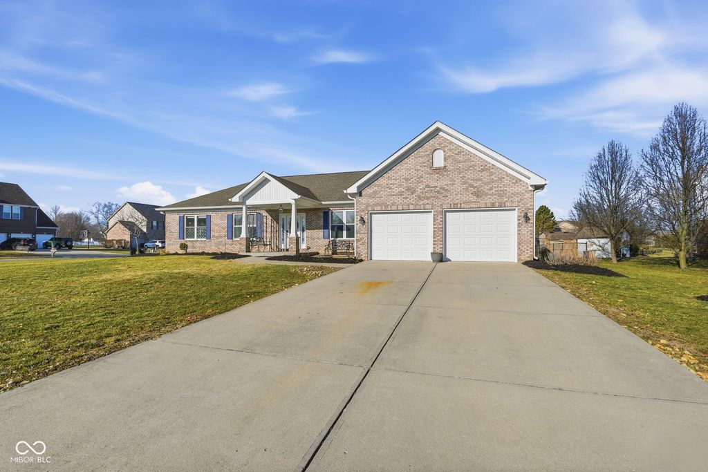 4736 W Harvest Way, New Palestine, IN 46163