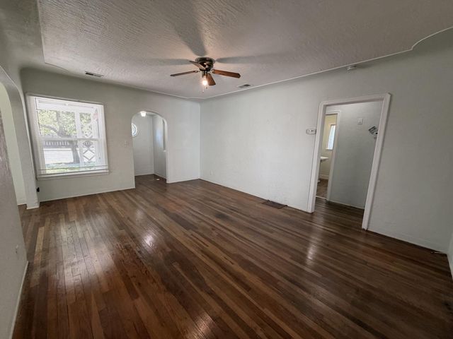 713 W 4th Street, Madera, CA 93637