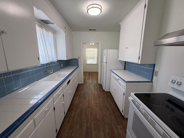 713 W 4th Street, Madera, CA 93637