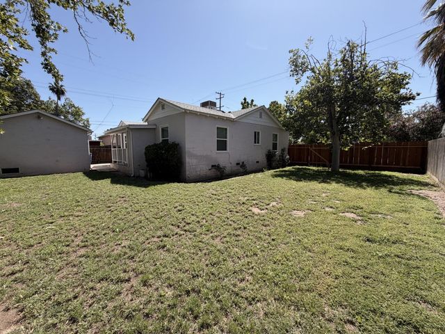 713 W 4th Street, Madera, CA 93637