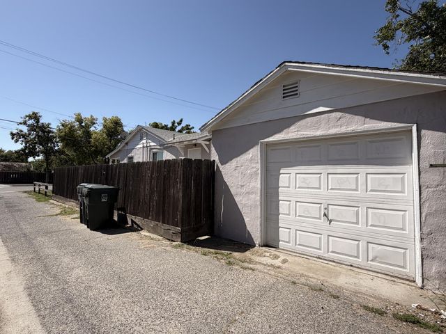 713 W 4th Street, Madera, CA 93637