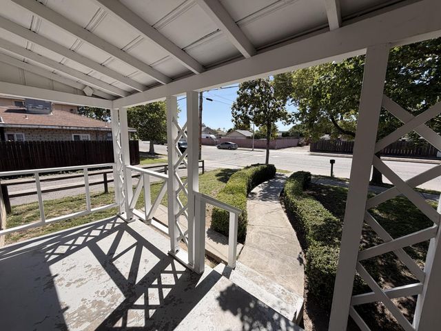 713 W 4th Street, Madera, CA 93637