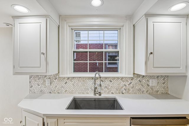 1230 Kessler Boulevard East Drive, Indianapolis, IN 46220