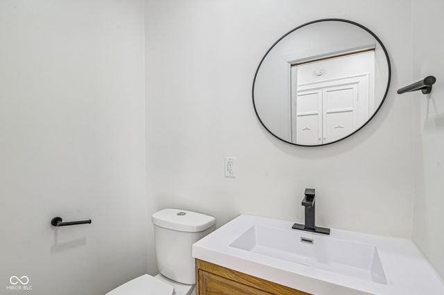 1230 Kessler Boulevard East Drive, Indianapolis, IN 46220