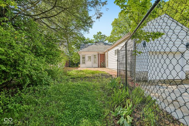 1230 Kessler Boulevard East Drive, Indianapolis, IN 46220
