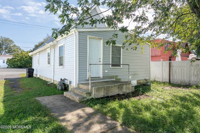 11 Bray Avenue, Middletown, NJ 07748