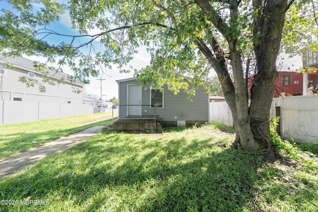 11 Bray Avenue, Middletown, NJ 07748