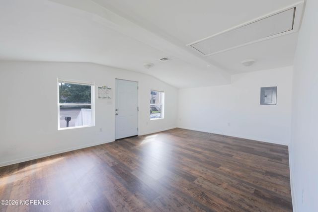 11 Bray Avenue, Middletown, NJ 07748