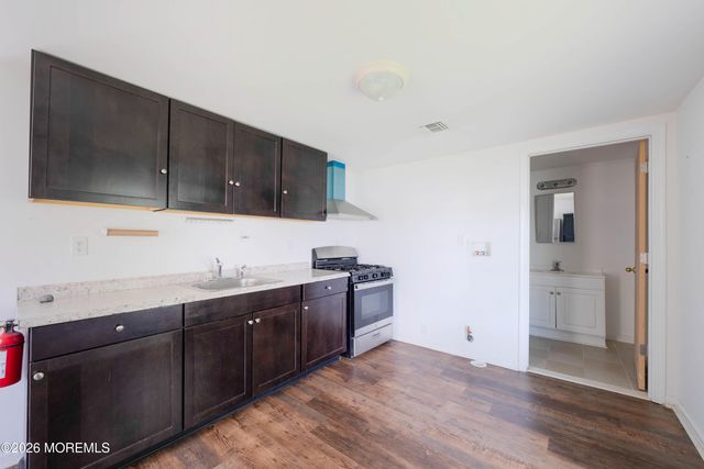 11 Bray Avenue, Middletown, NJ 07748