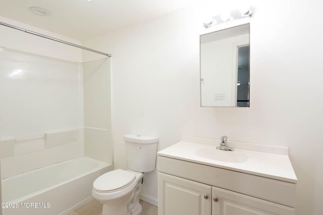 11 Bray Avenue, Middletown, NJ 07748
