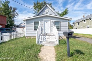 11 Bray Avenue, Middletown, NJ 07748