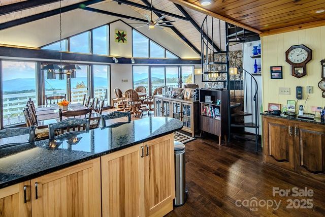 206 Pinnacle Ridge Road, Beech Mountain, NC 28604