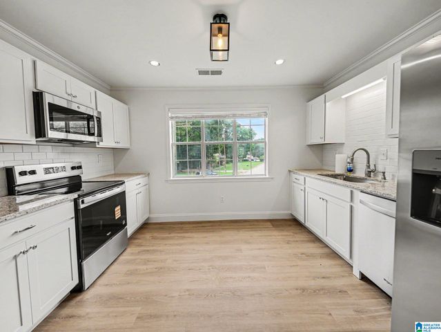 2116 SUN CIRCLE, Fultondale, AL 35068