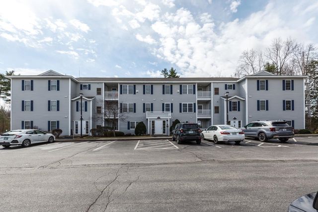 4 Crestview Cir Unit 109, Londonderry, NH 03053