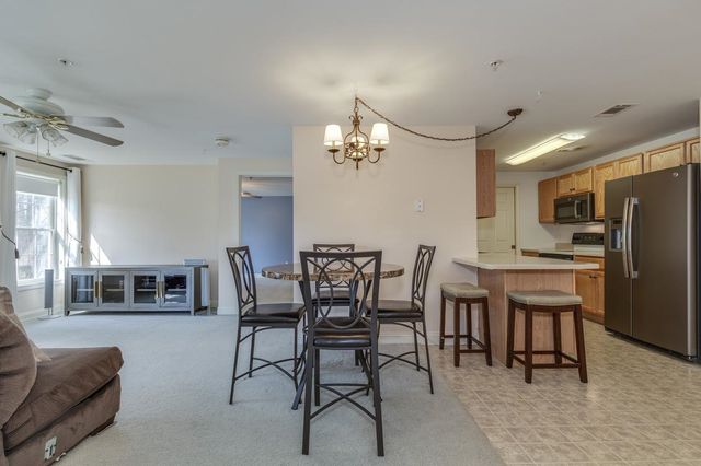 4 Crestview Cir Unit 109, Londonderry, NH 03053