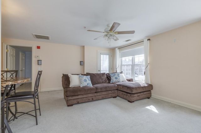 4 Crestview Cir Unit 109, Londonderry, NH 03053