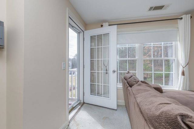 4 Crestview Cir Unit 109, Londonderry, NH 03053