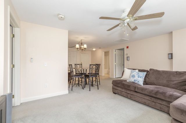 4 Crestview Cir Unit 109, Londonderry, NH 03053