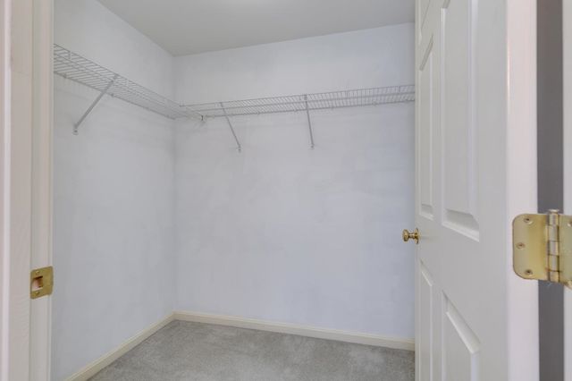 4 Crestview Cir Unit 109, Londonderry, NH 03053