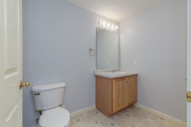 4 Crestview Cir Unit 109, Londonderry, NH 03053