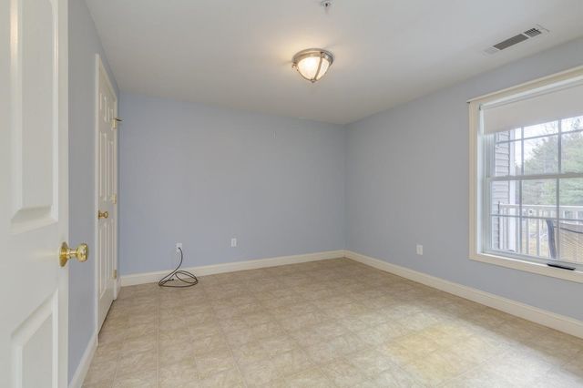 4 Crestview Cir Unit 109, Londonderry, NH 03053