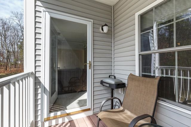 4 Crestview Cir Unit 109, Londonderry, NH 03053