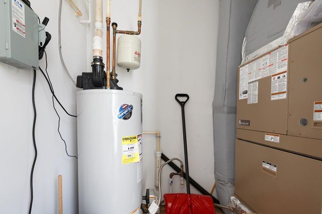 4 Crestview Cir Unit 109, Londonderry, NH 03053