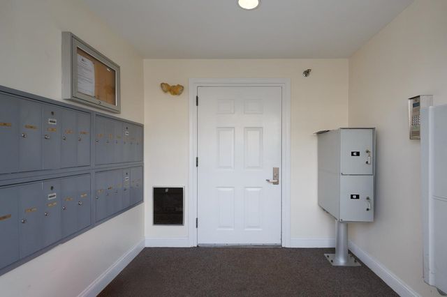 4 Crestview Cir Unit 109, Londonderry, NH 03053