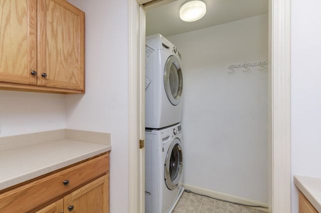 4 Crestview Cir Unit 109, Londonderry, NH 03053