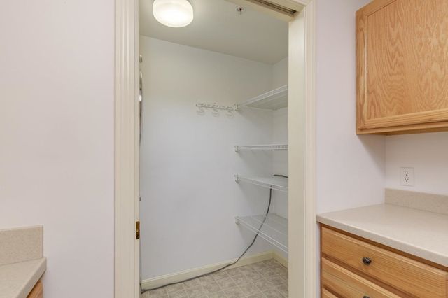 4 Crestview Cir Unit 109, Londonderry, NH 03053