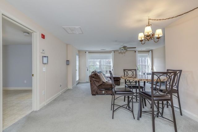 4 Crestview Cir Unit 109, Londonderry, NH 03053