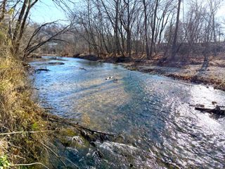 21.8 Acres Mikes Creek Road, Powell, MO 65730
