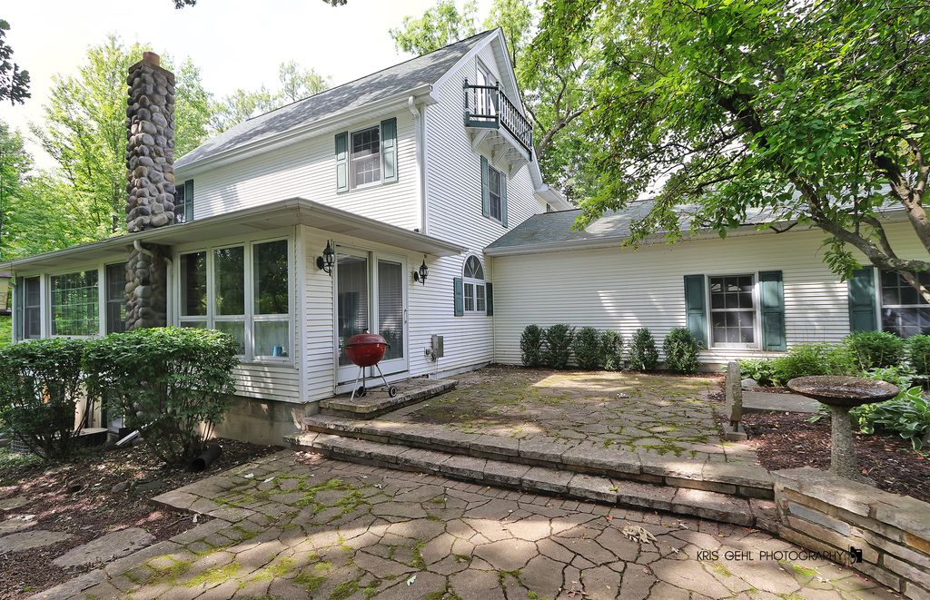 Image 8 of property listing at 2214 MAIN STREET Road, Spring Grove, IL 60081
