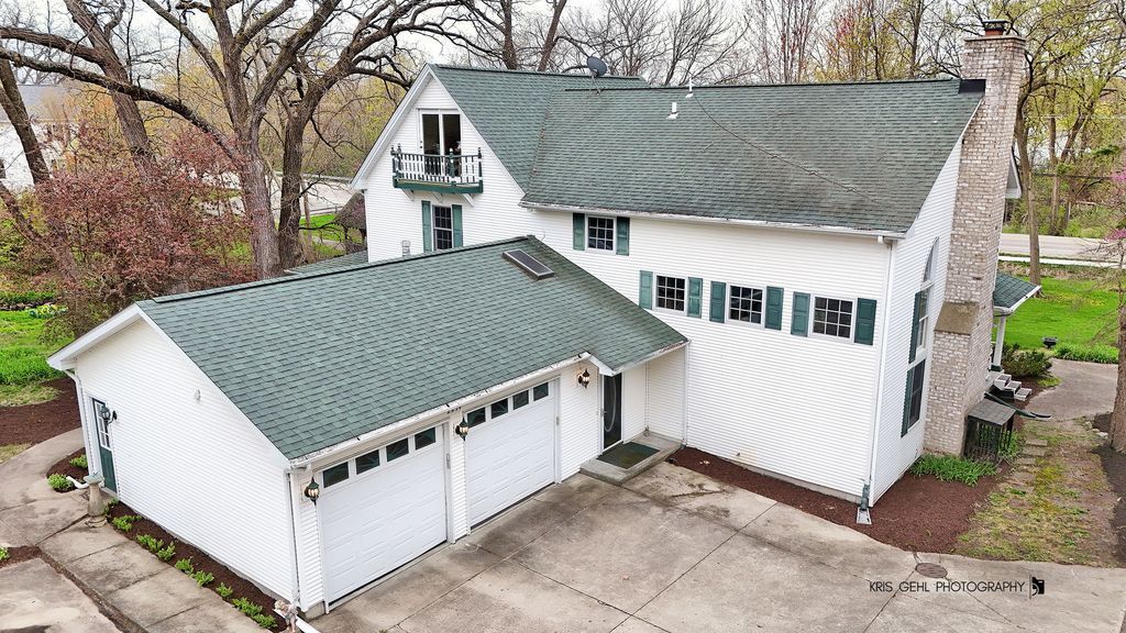 Image 9 of property listing at 2214 MAIN STREET Road, Spring Grove, IL 60081