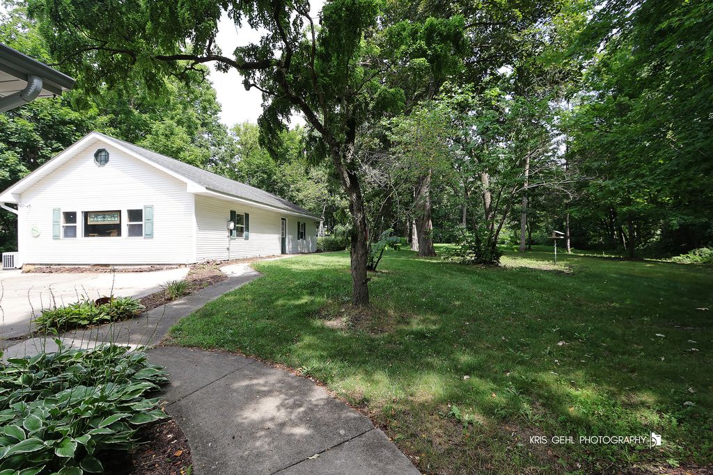 Image 10 of property listing at 2214 MAIN STREET Road, Spring Grove, IL 60081