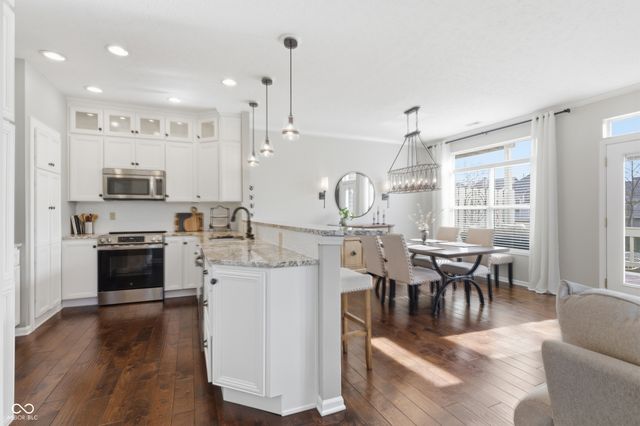 8073 Lower Bay Lane, Indianapolis, IN 46236