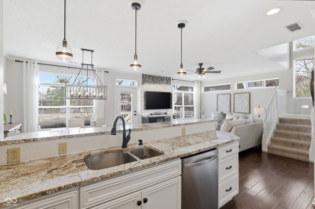 8073 Lower Bay Lane, Indianapolis, IN 46236