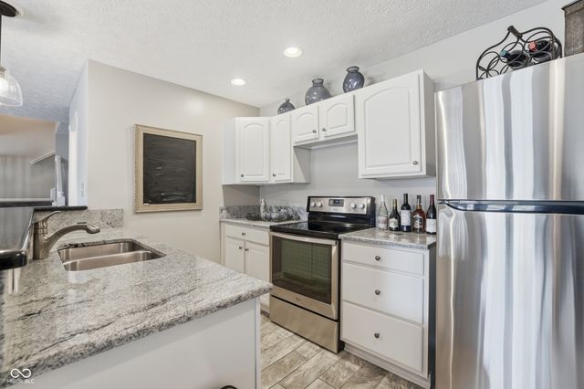 8073 Lower Bay Lane, Indianapolis, IN 46236