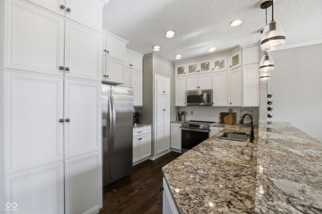 8073 Lower Bay Lane, Indianapolis, IN 46236