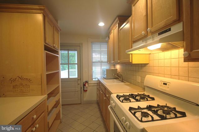 11-13 HART AVE, Hopewell, NJ 08525