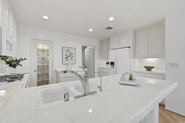 6916 Thrush Place, Carlsbad, CA 92011