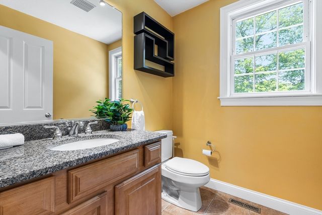 7 Tulip Way, Medway, MA 02053